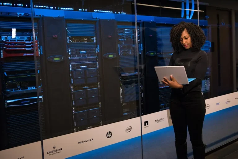 How PostgreSQL vs SQL Server Works